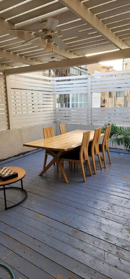 Apartamento דירת סטודיו יפיפיה על גג ומרפסת שמש ברחוב הירקון Tel Aviv Exterior foto