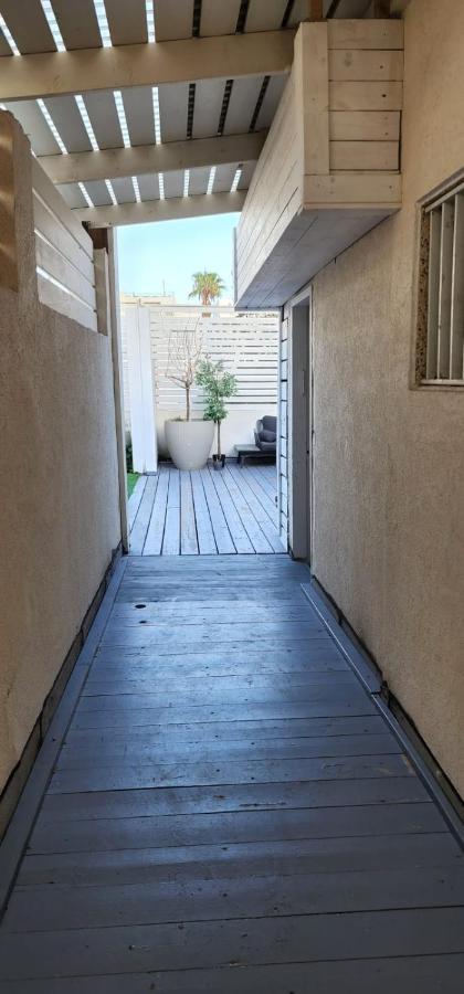 Apartamento דירת סטודיו יפיפיה על גג ומרפסת שמש ברחוב הירקון Tel Aviv Exterior foto